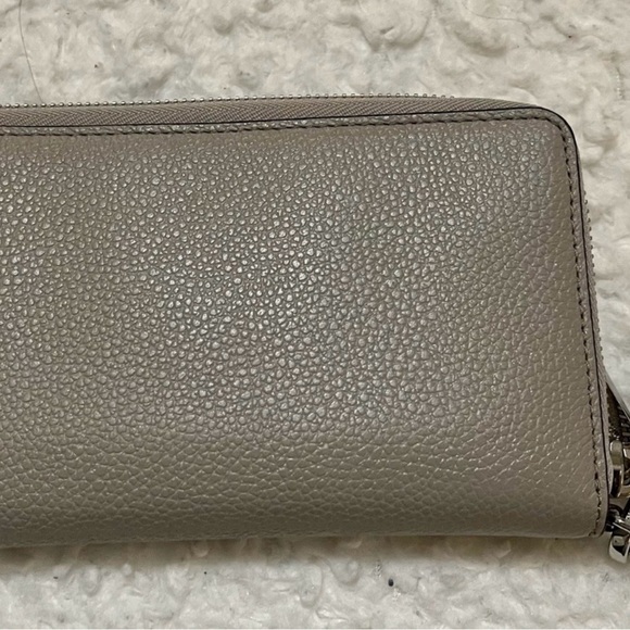 Authentic Michael Michael Kors Large handbag and matching wallet. - Picture 11 of 12